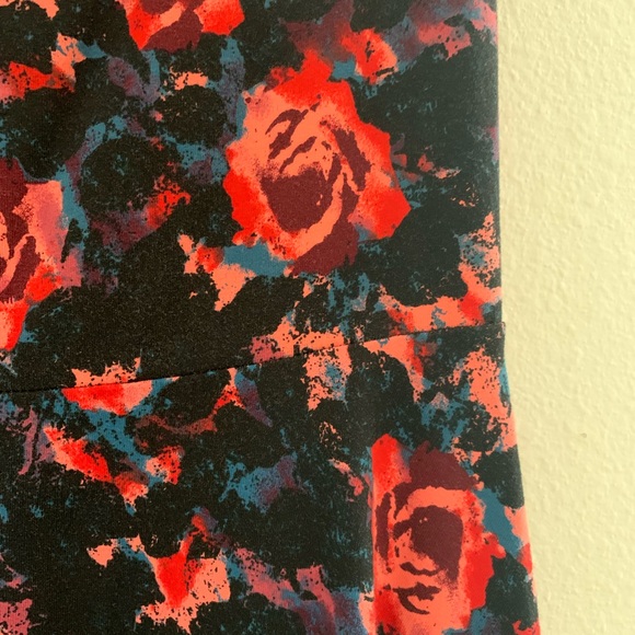**ONLY WORN ONCE** Black & Floral Skater Dress. - Picture 3 of 3